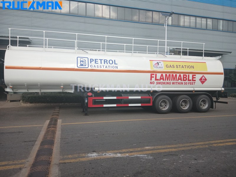 Trailer Tanker Minyak