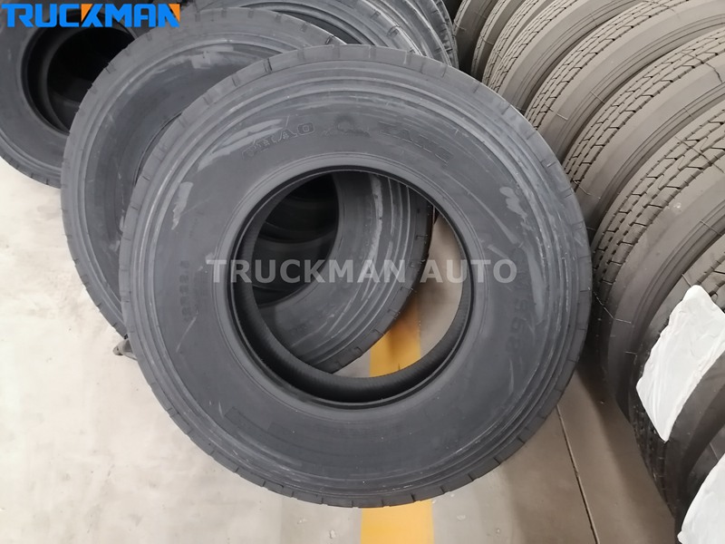 3 Axles 45m3 Bulk Powder Tanker Trailer Tyre.jpg